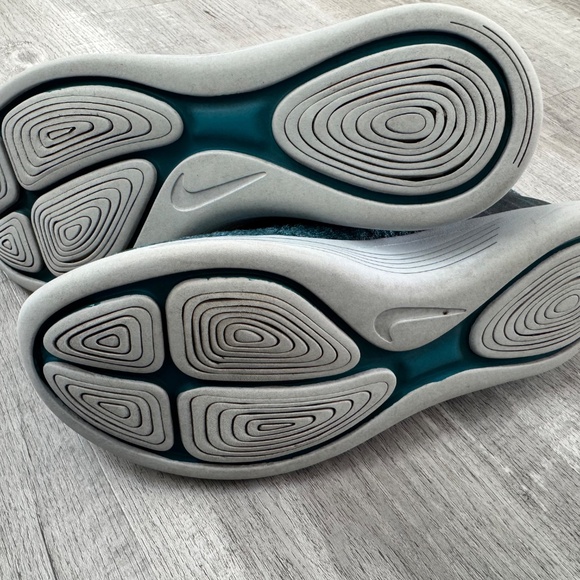 Nike LunarEpic FlyKnit 2 Running Shoes - Picture 7 of 7